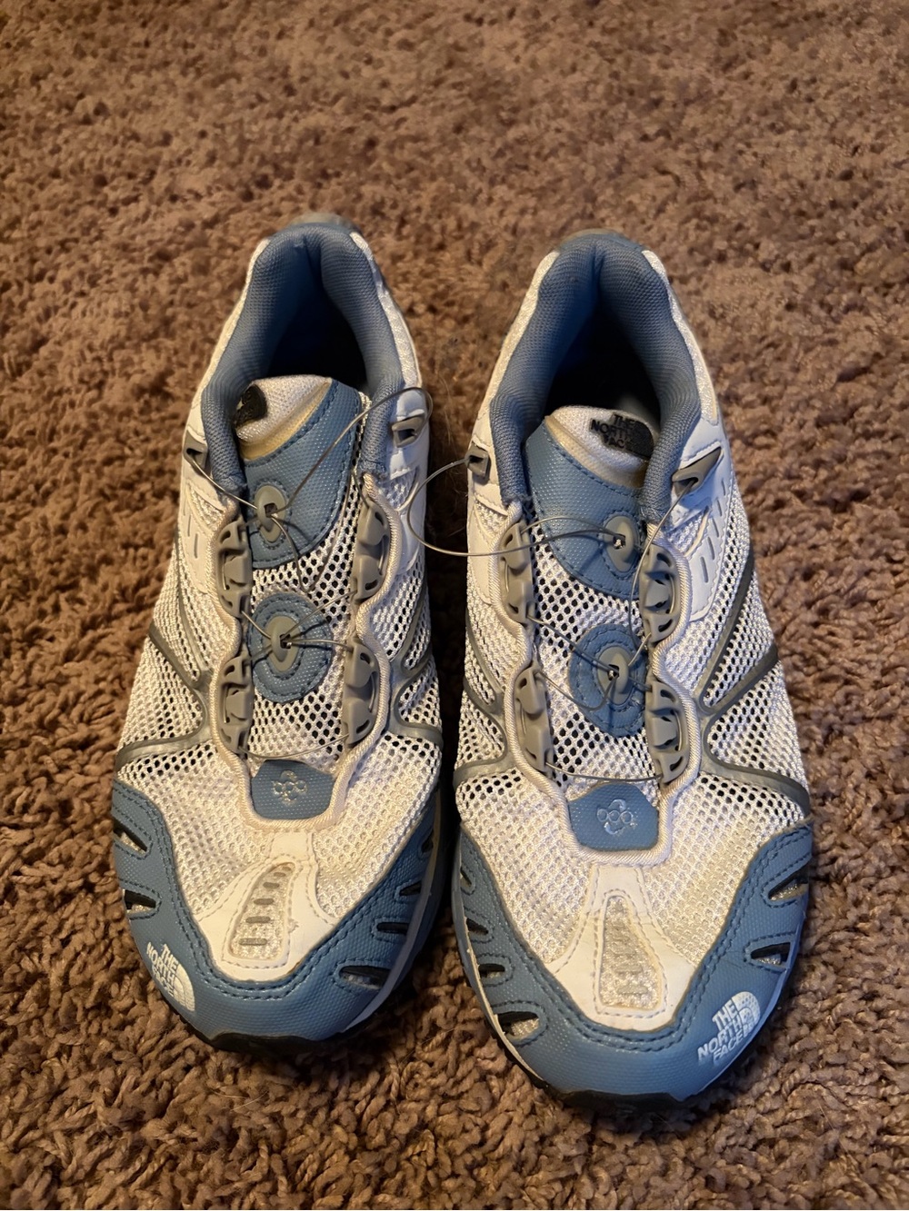 The North Face women’s tennis Shoes - White & Light Blue 7 knob lace tightens